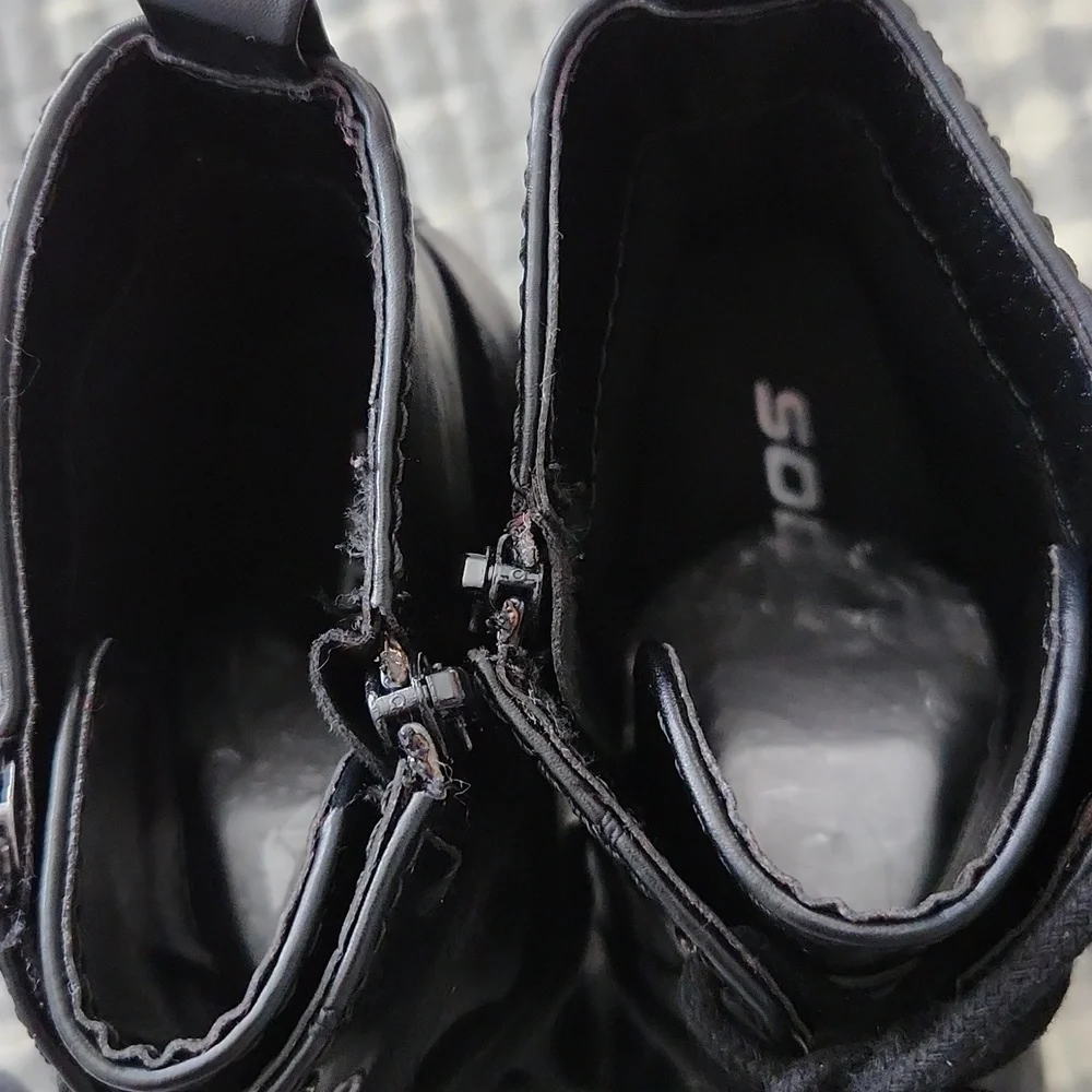 Boots - Picture 5 of 8